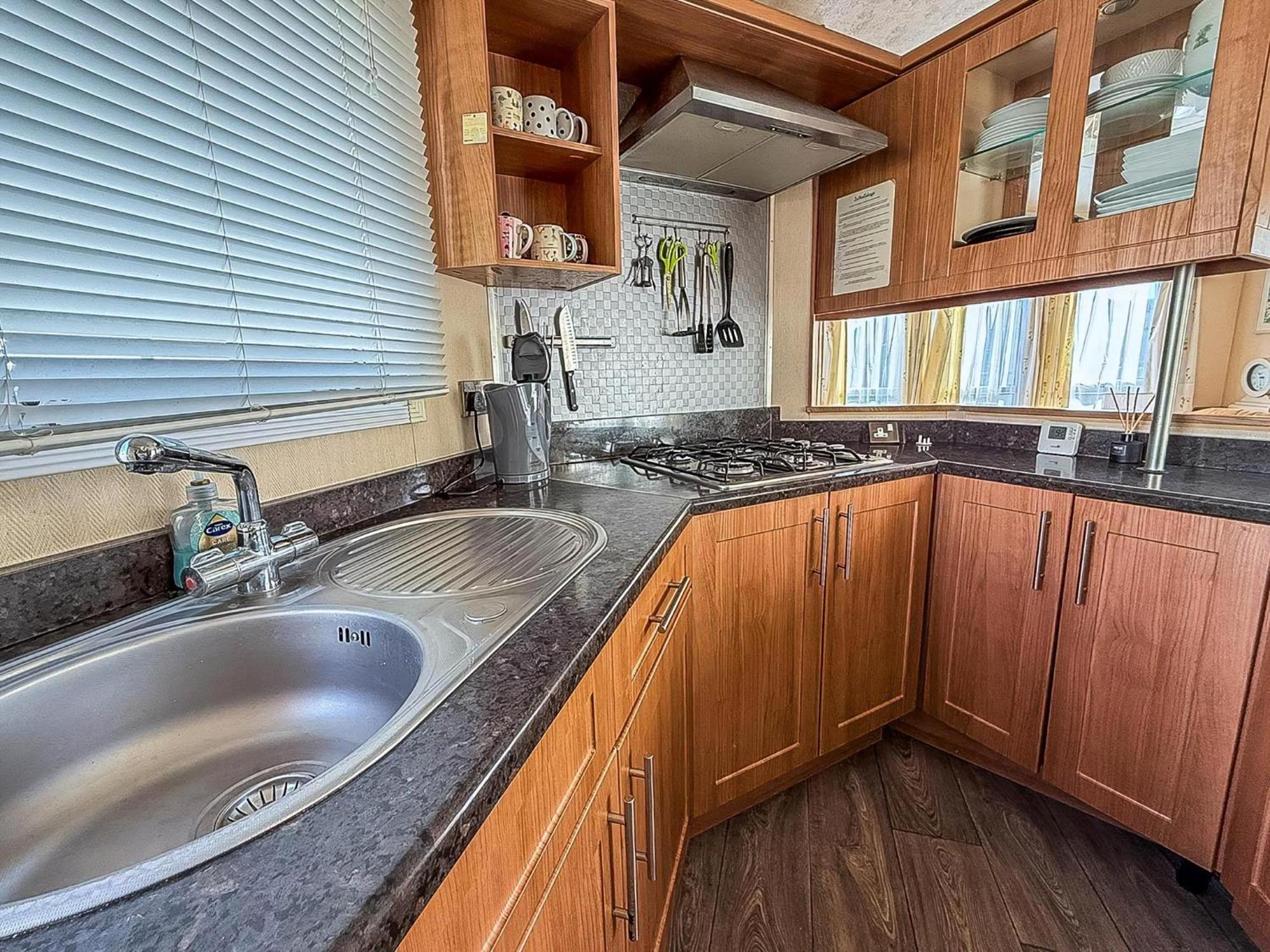 וולטון-און-דה-נייז 8 Berth Caravan With Decking To Hire At Naze Marine In Essex Ref 17045Nm מראה חיצוני תמונה