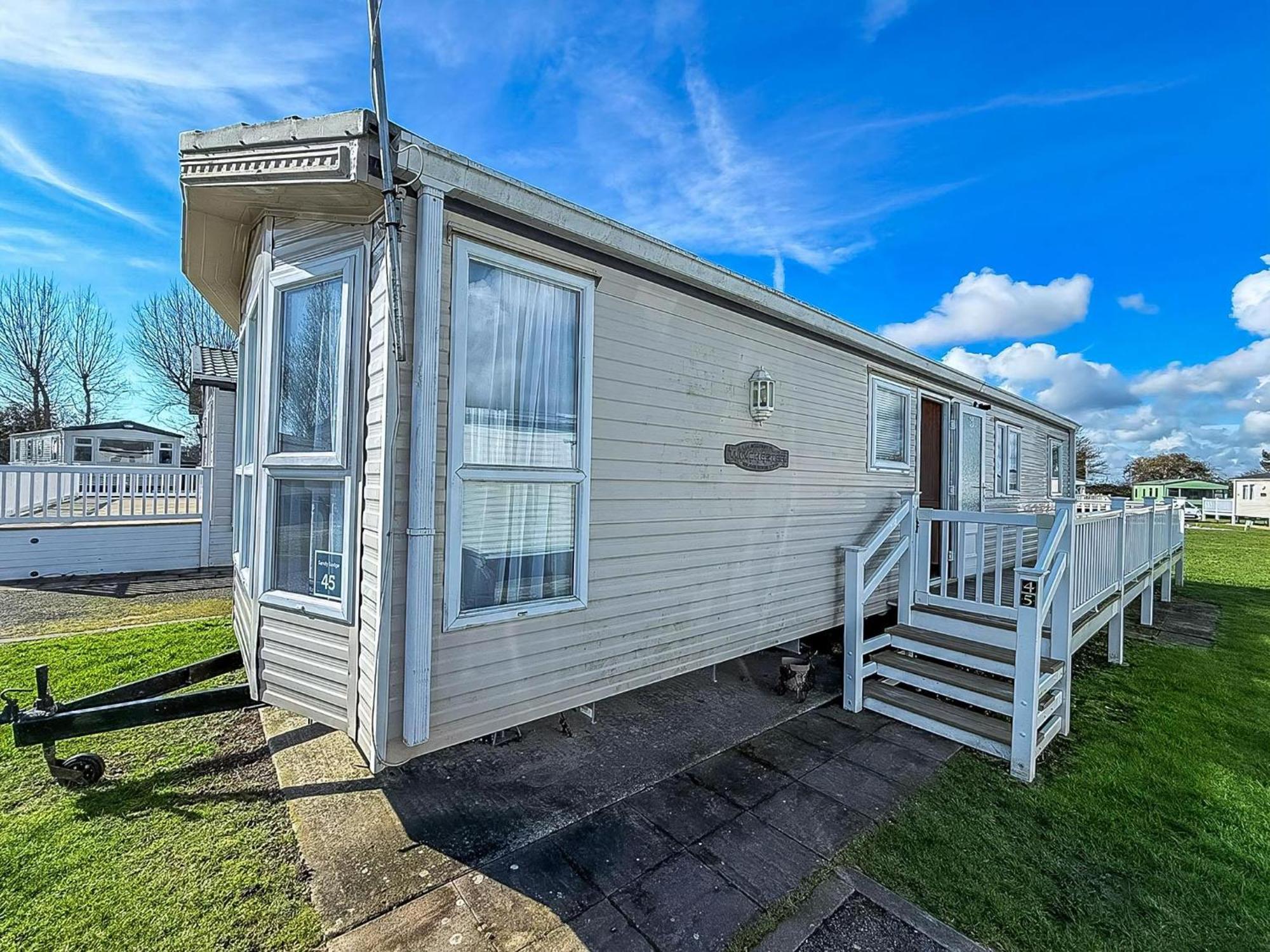 וולטון-און-דה-נייז 8 Berth Caravan With Decking To Hire At Naze Marine In Essex Ref 17045Nm מראה חיצוני תמונה